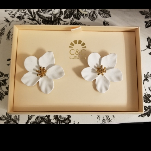 C&C California Jewelry - Floral Earrings 🌼🌼